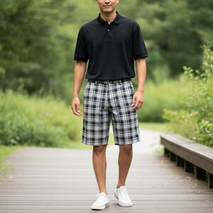 Izod Men's Navy and White Plaid Shorts